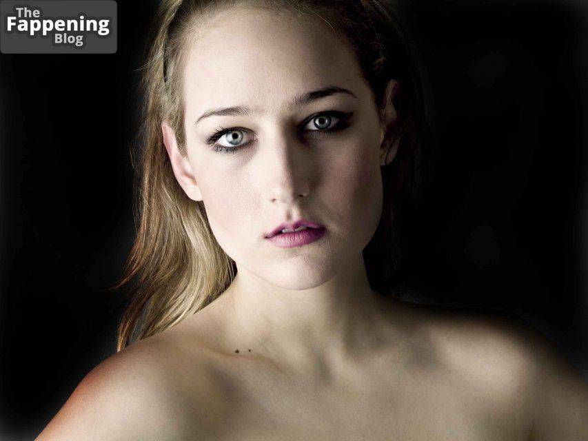 Leelee Sobieski Sexy (8 Photos) - #2