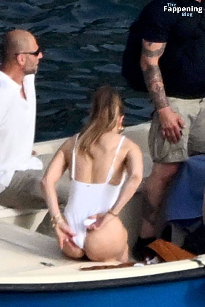 Jennifer Lopez Shows Off Her Curves in Italy (75 Photos) - #2