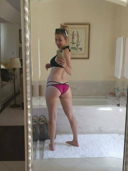 Iliza Shlesinger Sexy Bikini Selfies Set Leaked - Usa on girlsabc.com