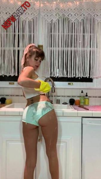 Riley Reid washing dishes and not only dishes onlyfans porn videos on girlsabc.com