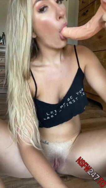 Emily Knight playing on the floor snapchat premium porn videos on girlsabc.com