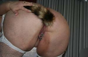 Fat UK woman Lexie Cummings shows her pierced cunt while sporting a butt plug - Britain on girlsabc.com