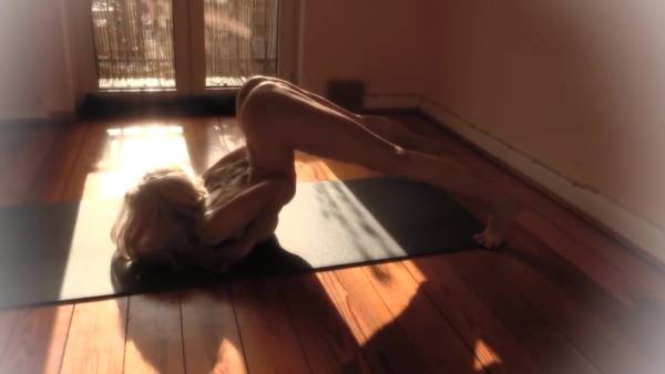 Yoga flocke nude yoga warm up yoga youtuber patreon leak xxx premium porn videos on girlsabc.com