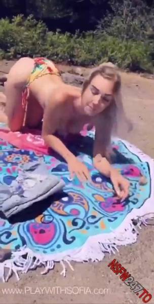 Sofia Blaze beach show snapchat premium xxx porn videos on girlsabc.com