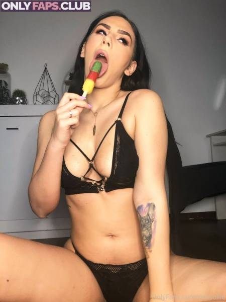 Missolliefree OnlyFans Leaks (17 Photos) on girlsabc.com