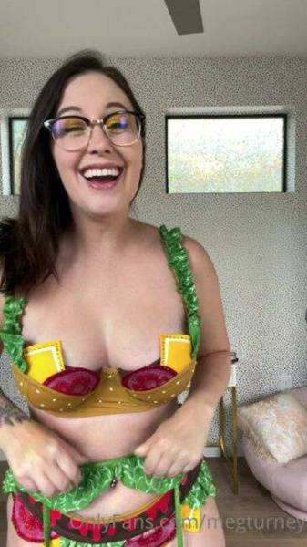 Meg Turney Cheeseburger Lingerie Try On Onlyfans Video Leaked on girlsabc.com