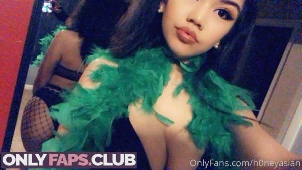 H0neyasian OnlyFans Leaks (16 Photos) on girlsabc.com