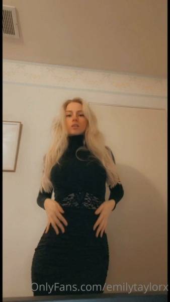 MsFiiire Sexy Dress Striptease Onlyfans Video Leaked on girlsabc.com