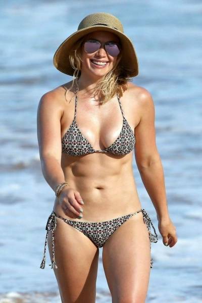 Hilary Duff Paparazzi Bikini Beach Set Leaked - Usa on girlsabc.com