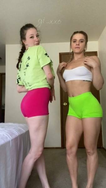 Gii_xoxo69 Lesbian TikTok Challenge Onlyfans Video Leaked on girlsabc.com