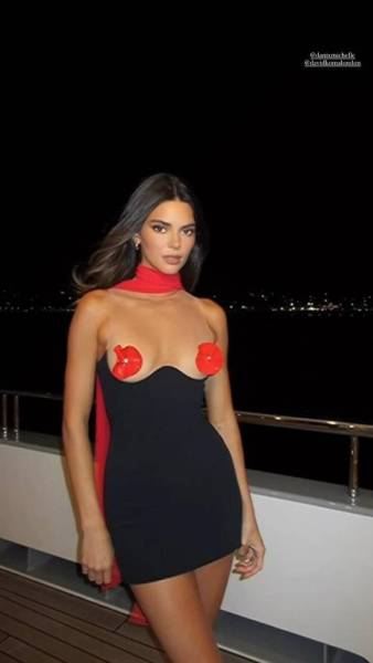 Kendall Jenner Pasties Dress Candid Video Leaked - Usa on girlsabc.com