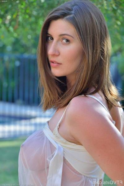 Amber Hahn nude on girlsabc.com