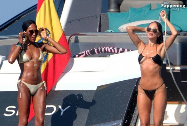 Naomi Campbell, Eiza González, Michelle Rodriguez Enjoy a Day on a Luxury Yacht in Ibiza (129 Photos) - Mexico - Britain on girlsabc.com
