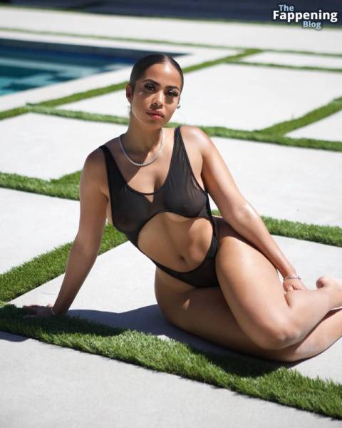 Yasmine Lopez Nude & Sexy Collection (17 Photos) on girlsabc.com