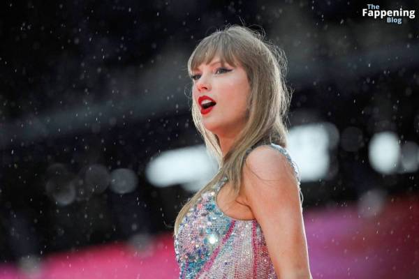 Taylor Swift Performs in Hamburg (41 Photos) on girlsabc.com