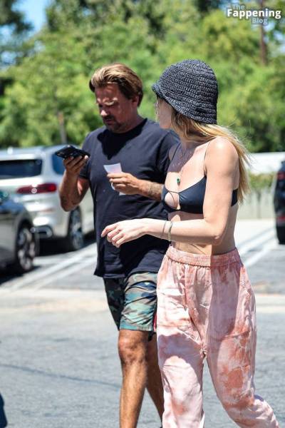 Julia Stambler Steps Out For Smoothies with Sean Stewart in LA (39 Photos) on girlsabc.com