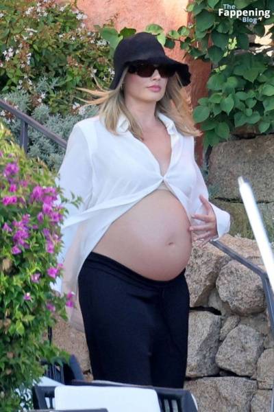 Pregnant Margot Robbie Looks Radiant While Pictured With Her Husband in Sardinia (130 Photos) on girlsabc.com