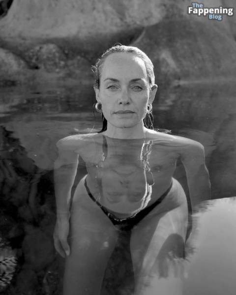 Amber Valletta Nude (4 Photos) on girlsabc.com