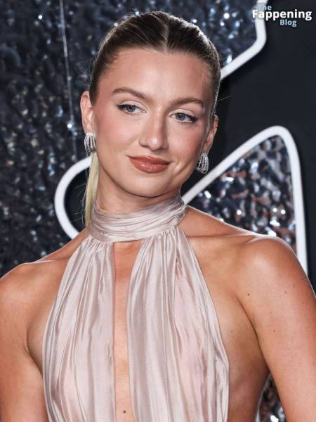 Anna Sitar Flashes Her Nude Tits at the 2024 MTV Video Music Awards (27 Photos) - New York on girlsabc.com